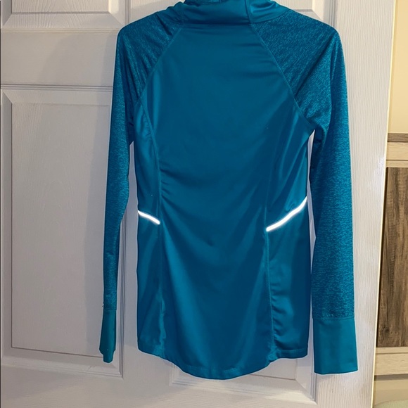 Redbox active sweater - Picture 2 of 3